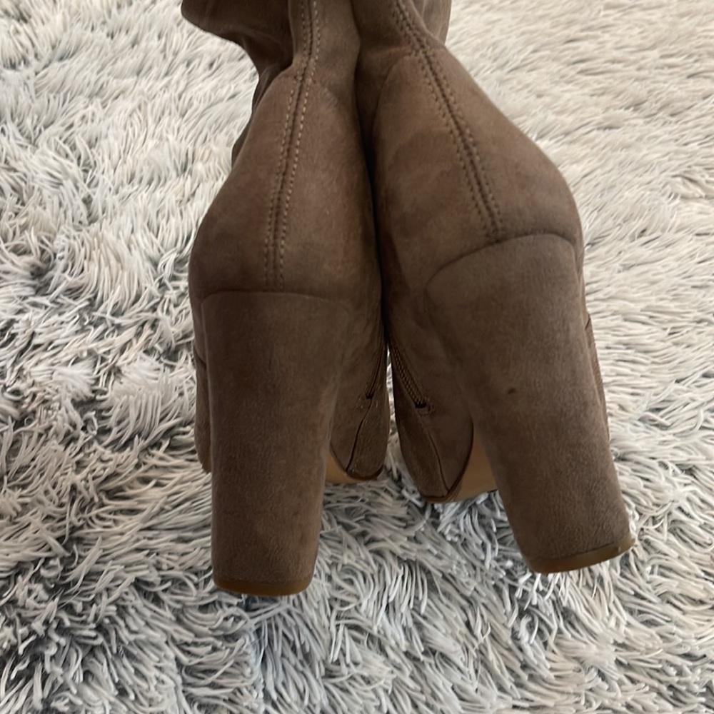 Steve Madden heeled booties. Size 7/12 - Picture 6 of 9